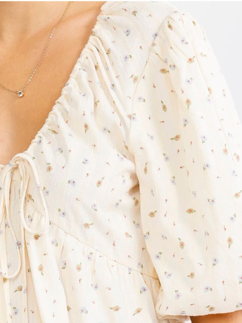 A632. Floral Puff Sleeve Blouse V-neckline and Open Back - Picture 2 of 4